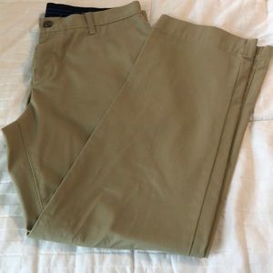 GAP Classic Straight Fit Khakis (34x30)